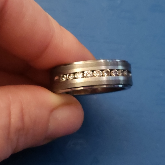 Man's wedding ring - Picture 1 of 1